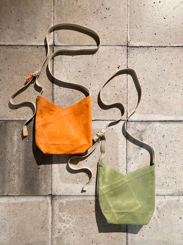 【hobo】AZUMA SHOULDER BAG S -PIG SUEDE- / Green
