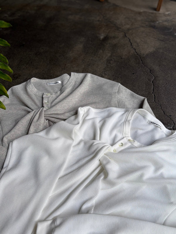 【 HOMMENA 】FIRST AID HENLY NECK TEE / Gray