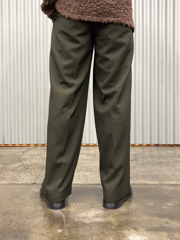 【m's braque】TUCKED BAGGY PANTS / Khaki Amundsen