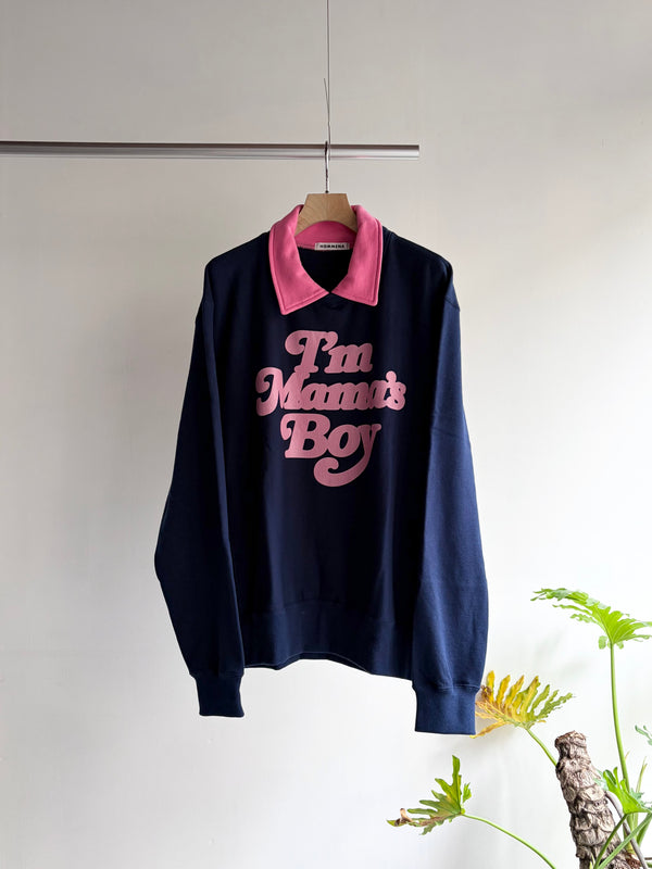 【 HOMMENA 】MAMA'S BOY LOGO SWEAT / Navy