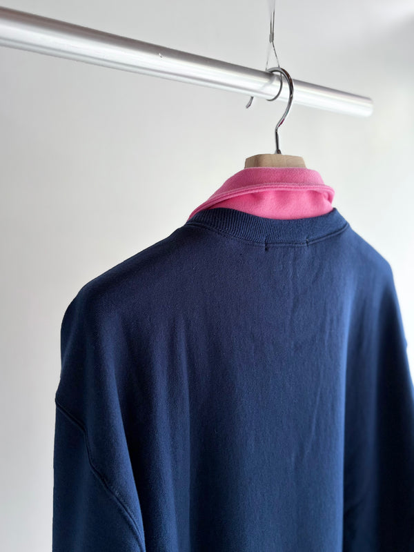 【 HOMMENA 】MAMA'S BOY LOGO SWEAT / Navy
