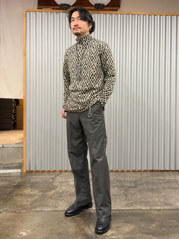 【m's braque】HIGH-NECKED LONGSLEEVE PULLOVER / Black × White Geometric Pattern