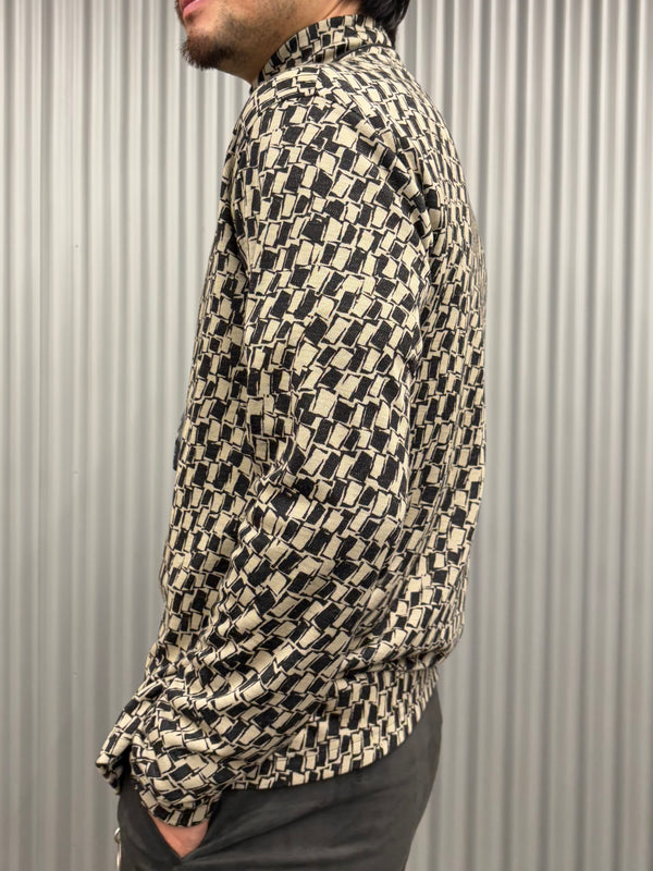 【m's braque】HIGH-NECKED LONGSLEEVE PULLOVER / Black × White Geometric Pattern