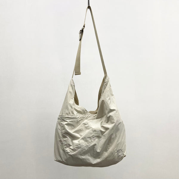 【hobo】AZUMA SHOULDER BAG M -NYLON RIPSTOP- / Light Grey