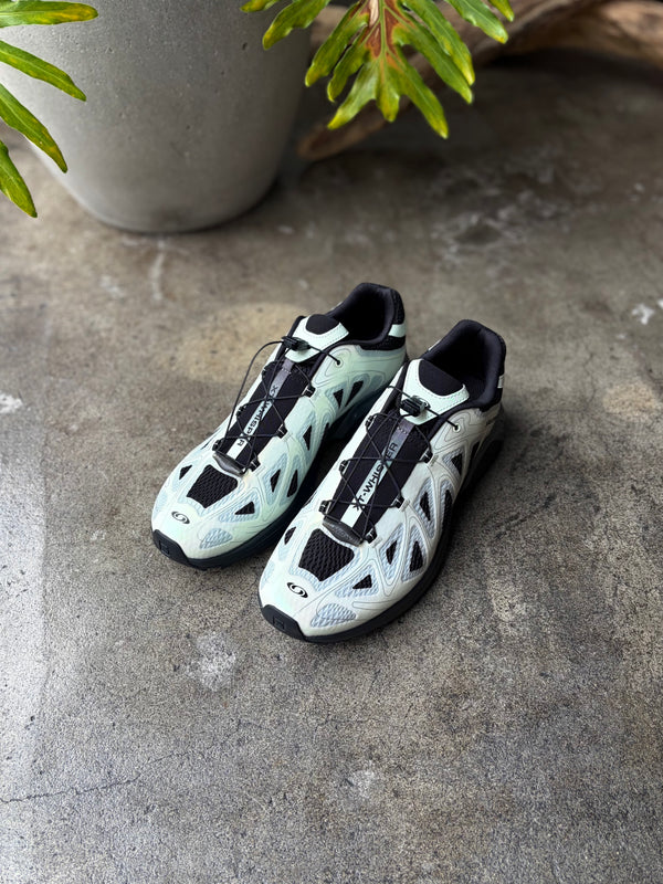 【 SALOMON 】XT-WHISPER VOID / Black × Clearly Aqua × Green Gables