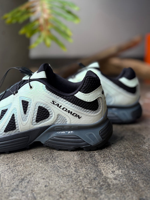 【 SALOMON 】XT-WHISPER VOID / Black × Clearly Aqua × Green Gables