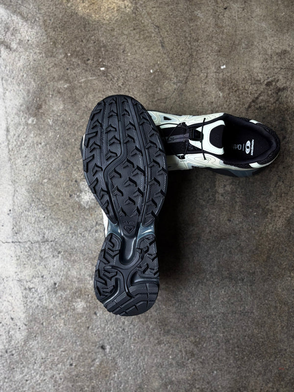 【 SALOMON 】XT-WHISPER VOID / Black × Clearly Aqua × Green Gables