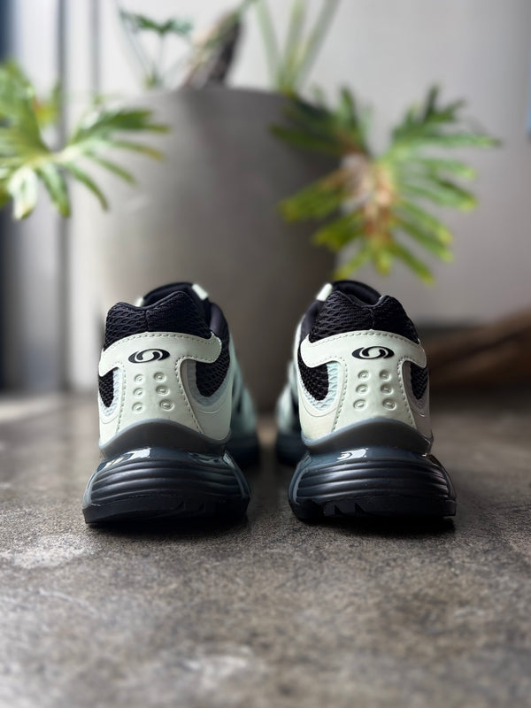 【 SALOMON 】XT-WHISPER VOID / Black × Clearly Aqua × Green Gables