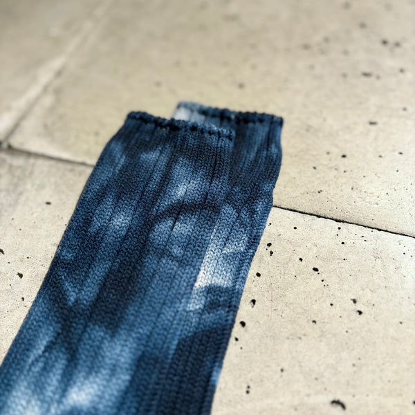 【hobo】TIE-DYED CREW SOCKS / Navy
