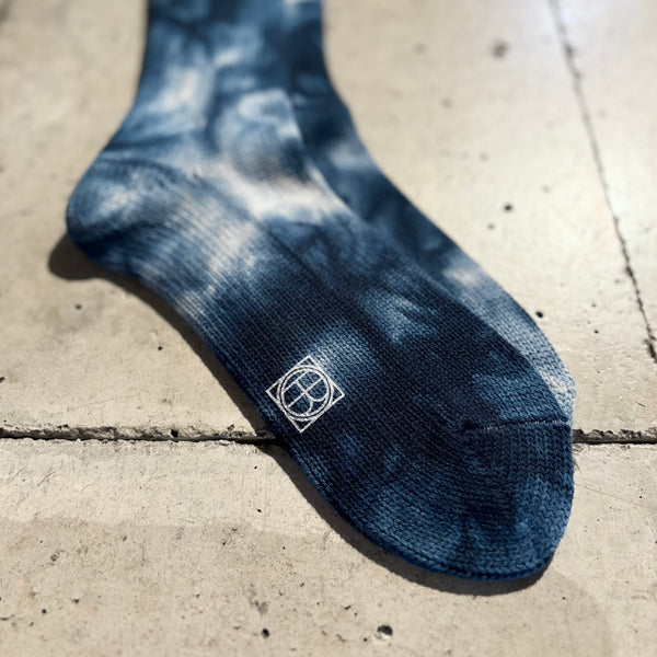 【hobo】TIE-DYED CREW SOCKS / Navy