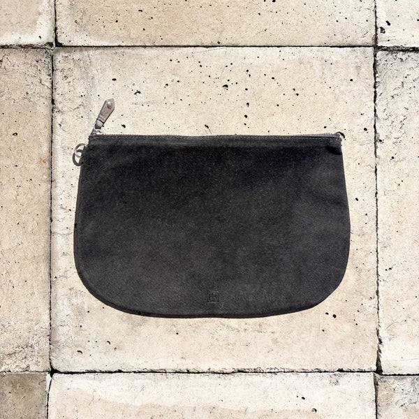 【hobo】UTILITY CASE L - PIG SUEDE - / Charcoal