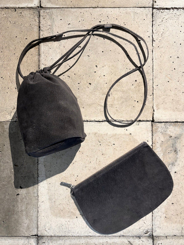 【hobo】DRAWSTRING POUCH - PIG SUEDE - / Charcoal