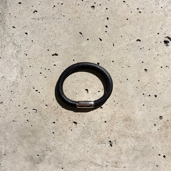 【END CUSTOM JEWELLERS】MAGNETIC LEATHER BRACELET 8 / Silver × Black Leather