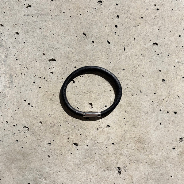 【END CUSTOM JEWELLERS】MAGNETIC LEATHER BRACELET 5 / Silver × Black Leather