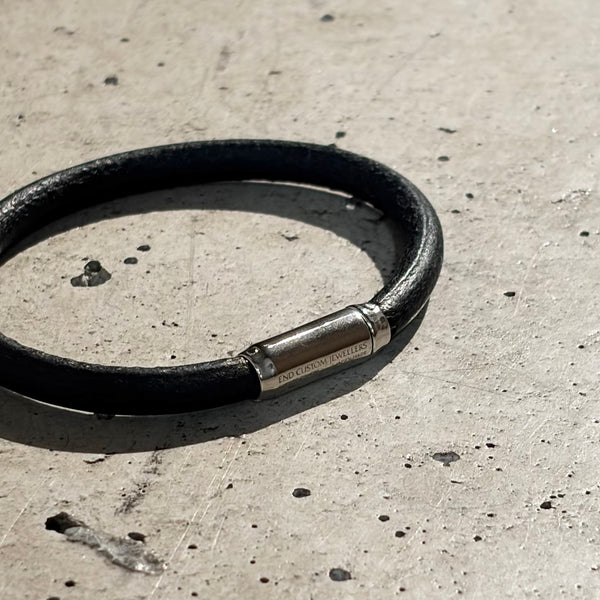 【END CUSTOM JEWELLERS】MAGNETIC LEATHER BRACELET 5 / Silver × Black Leather