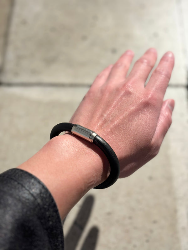 【END CUSTOM JEWELLERS】MAGNETIC LEATHER BRACELET 8 / Silver × Black Leather