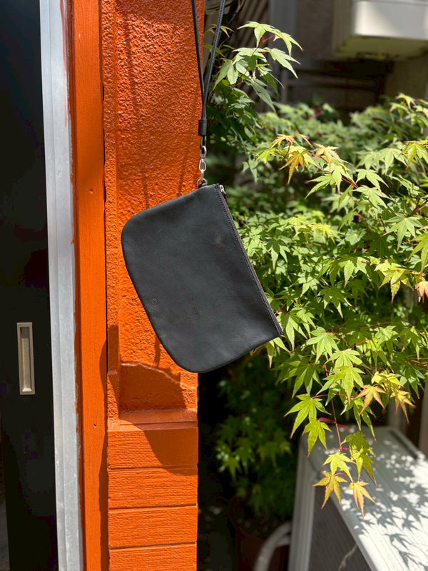 【hobo】UTILITY CASE L  -COW LEATHER- / Black
