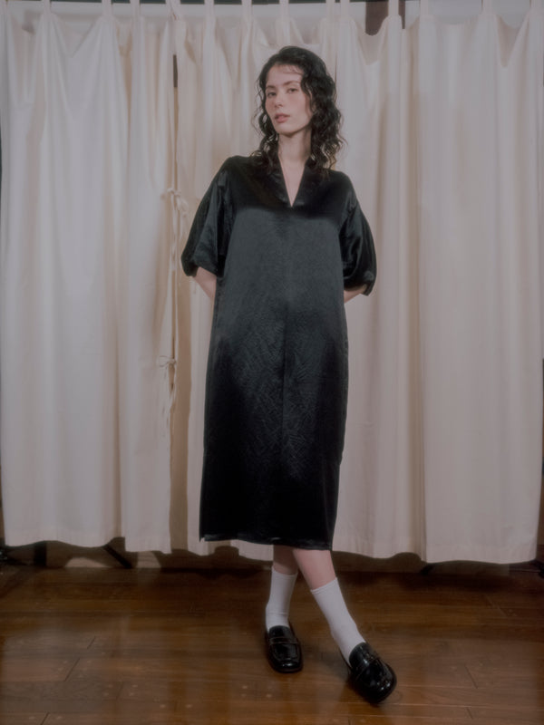 【RURI W. / ルリ】ACROSS-BACK TUCK SATIN DRESS / Black